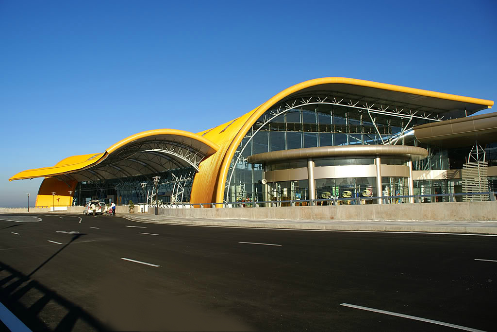 Sân bay Liên Khương cách trung tâm Đà Lạt khoảng 34km với thời gian di chuyển trung bình là 45 phút